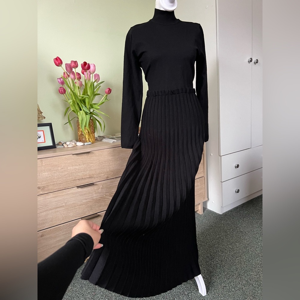 Black Turtleneck Long-Sleeve Modest Pleated A-Line Maxi Sweater Stretch Dress M